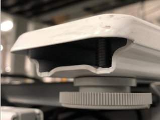 オカムラ スイフト 電動昇降デスク 中古 ホワイト 幅1550 中古オフィス家具 1550/675/650～1250画像