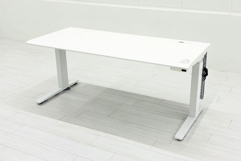 オカムラ スイフト 電動昇降デスク 中古 ホワイト 幅1550 中古オフィス家具 1550/675/650～1250画像