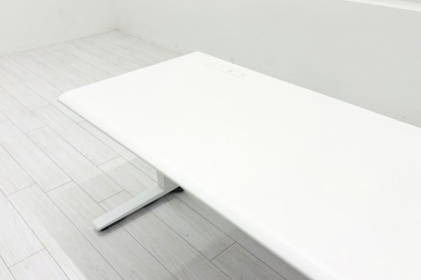 オカムラ スイフト 電動昇降デスク 中古 ホワイト 幅1550 中古オフィス家具 1550/675/650～1250画像