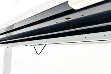 オカムラ スイフト 電動昇降デスク 中古 ホワイト 幅1550 中古オフィス家具 1550/675/650～1250画像