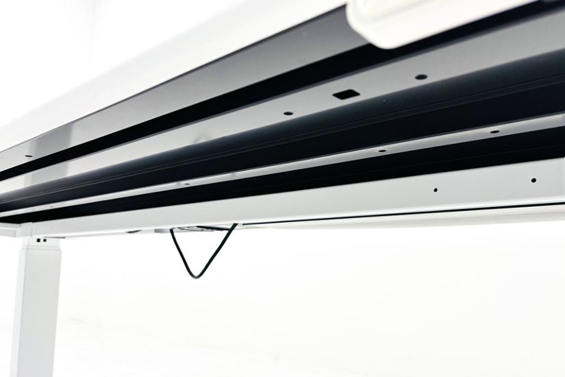 オカムラ スイフト 電動昇降デスク 中古 ホワイト 幅1550 中古オフィス家具 1550/675/650～1250画像