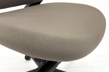 コクヨ ミトラチェア 2024年製 中古 スタンダードバック ミトラ2 Mitra 2 KOKUYO 肘無 中古事務椅子 中古オフィス家具 ダークグレージュ画像