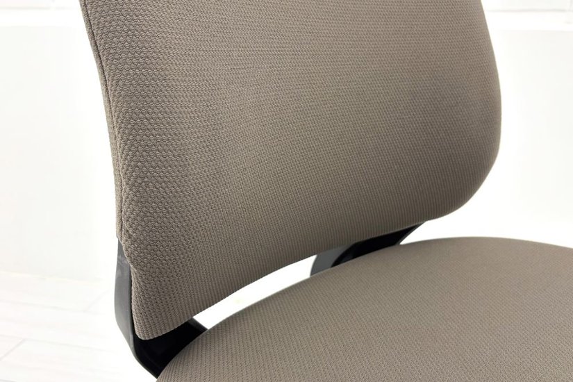 コクヨ ミトラチェア 2024年製 中古 スタンダードバック ミトラ2 Mitra 2 KOKUYO 肘無 中古事務椅子 中古オフィス家具 ダークグレージュ画像