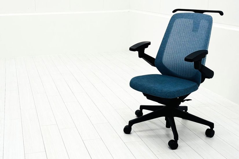イトーキ ノートチェア 2022年製 中古 ハイバック 可動肘 アジャスタブル肘 ITOKI nort 中古オフィス家具 ダックブルー画像