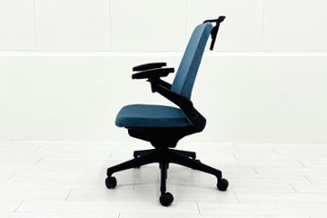 イトーキ ノートチェア 2022年製 中古 ハイバック 可動肘 アジャスタブル肘 ITOKI nort 中古オフィス家具 ダックブルー画像