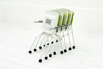オカムラ ルナチェア 【4脚セット】 中古 肘付 Runa ミーティングチェア ネスティングチェア 会議椅子 中古オフィス家具 ライムグリーン画像
