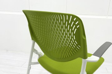 オカムラ ルナチェア 【4脚セット】 中古 肘付 Runa ミーティングチェア ネスティングチェア 会議椅子 中古オフィス家具 ライムグリーン画像
