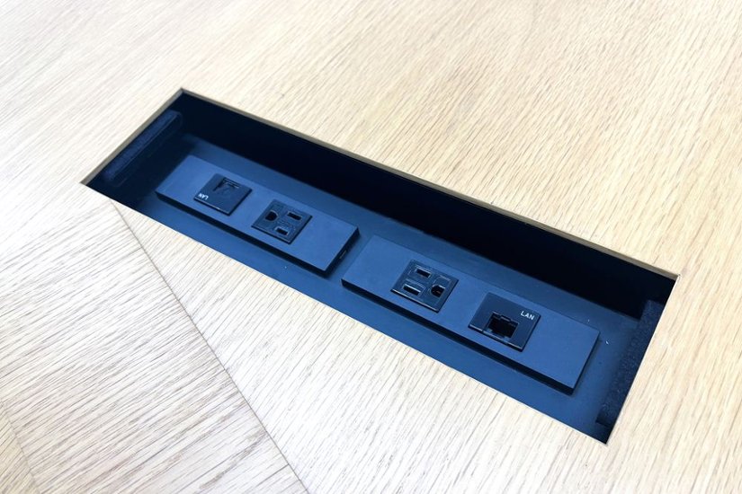 カッシーナ イクスシー ジョイ カンファレンステーブル 中古 Cassina IXC. JOY 大型会議テーブル 会議机 中古オフィス家具 3750/1400/730画像