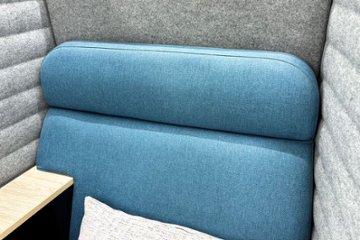 ワークブース 中古 インテント イトーキ ラウンジソファ 1人用ソファ 中古オフィス家具 電源コード付き 998/922/1300画像
