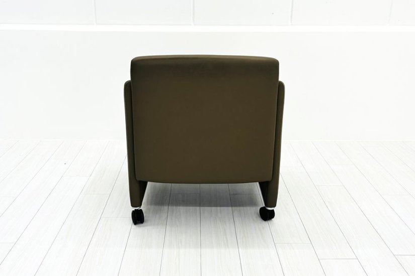 オカムラ 中古オフィス家具 NEWFORTY(ニューフォーティ)シリーズ 革張り 2019年製 中古 応接椅子 ミーティングチェア 【4脚セット】 多目的チェア ライトブラウン画像