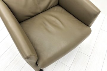 オカムラ 中古オフィス家具 NEWFORTY(ニューフォーティ)シリーズ 革張り 2019年製 中古 応接椅子 ミーティングチェア 【4脚セット】 多目的チェア ライトブラウン画像