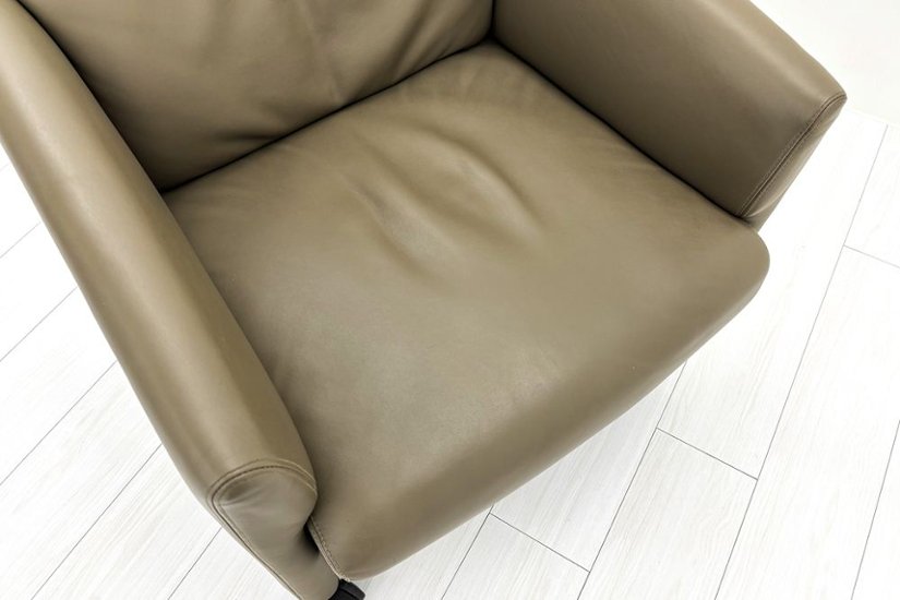 オカムラ 中古オフィス家具 NEWFORTY(ニューフォーティ)シリーズ 革張り 2019年製 中古 応接椅子 ミーティングチェア 【4脚セット】 多目的チェア ライトブラウン画像