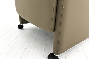 【4脚セット】 オカムラ 中古オフィス家具 NEWFORTY(ニューフォーティ)シリーズ 革張り 2019年製 中古 応接椅子 ミーティングチェア 多目的チェア ライトブラウン画像