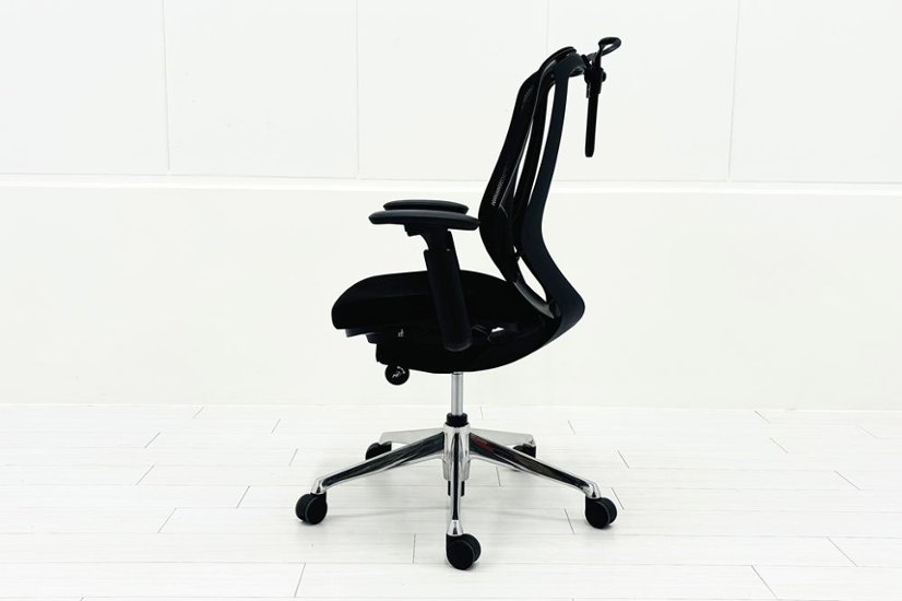 2024年製 オカムラ 中古チェア 【ポリッシュ脚ピカピカ磨き有！】シルフィーチェア ハイバックメッシュ 可動肘  Sylphy 中古オフィス家具 ブラック画像