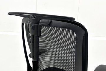 2024年製 オカムラ 中古チェア 【ポリッシュ脚ピカピカ磨き有！】シルフィーチェア ハイバックメッシュ 可動肘  Sylphy 中古オフィス家具 ブラック画像