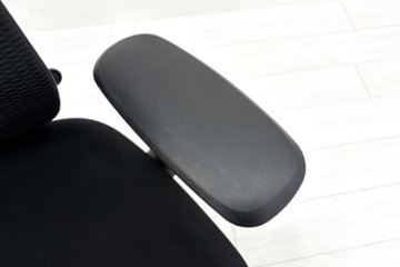 2024年製 オカムラ 中古チェア 【ポリッシュ脚ピカピカ磨き有！】シルフィーチェア ハイバックメッシュ 可動肘  Sylphy 中古オフィス家具 ブラック画像