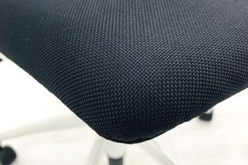 メダチェア 中古 ヴィトラ Vitra メダ MEDA  肘付 中古オフィス家具 座ブラック 背ホワイト画像