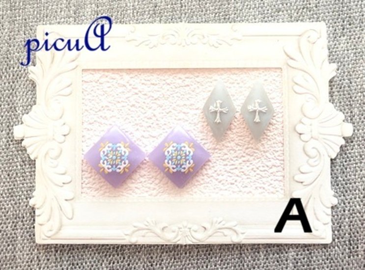 小さなきらめきのレジン製ピアス（イヤリング）＊15展開＊画像