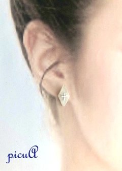 小さなきらめきのレジン製ピアス（イヤリング）＊15展開＊画像