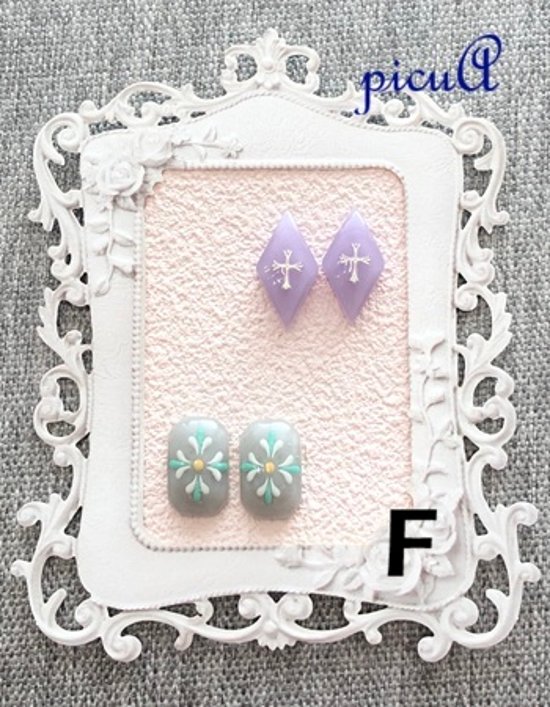 小さなきらめきのレジン製ピアス（イヤリング）＊15展開＊画像