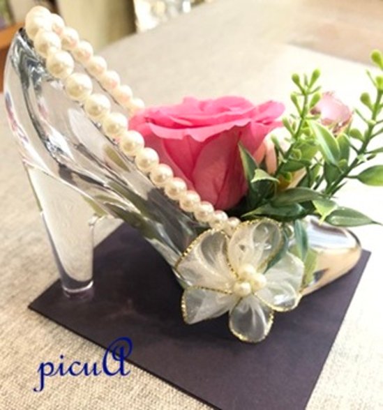 想いをのせて＊～小さなガラスの靴のアレンジメント画像