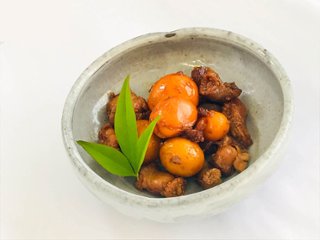 国産鶏のもつ煮  キンカン（卵の黄身）入 の画像