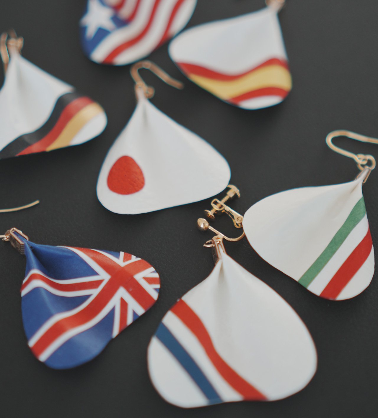hanairoaiki 片耳ピアス 国旗シリーズ花びらピアス＆イヤリング（片耳）｜MICOHANA by