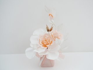 華 -HANA-｜胡蝶蘭と薔薇が織りなす優美なアレンジの画像