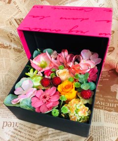 BOX プリザーブドフラワー入り造花の画像